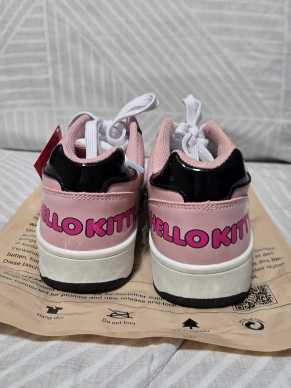 Sanrio Hello Kitty Pink White Black Court Sneakers Size 6 NWT - Picture 4 of 6